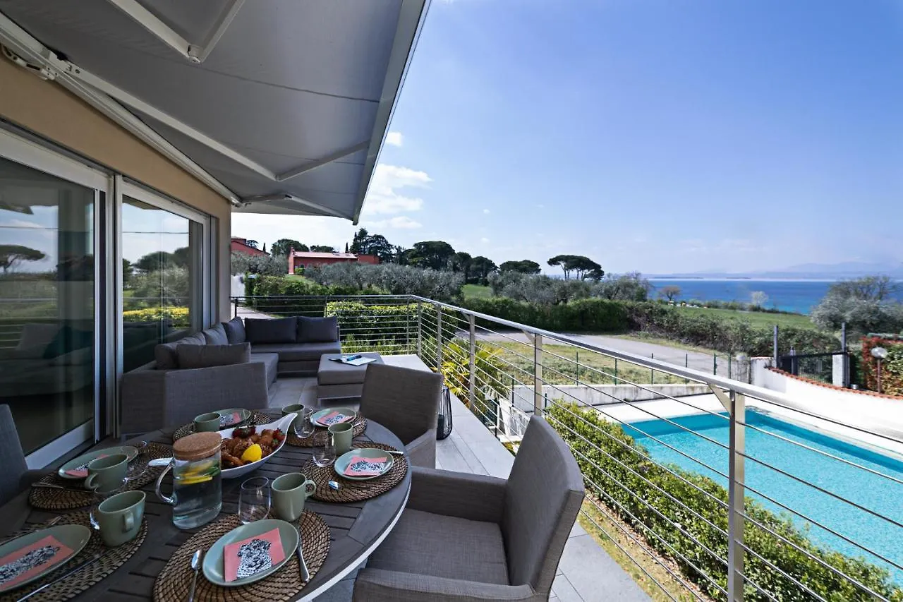 Villa Julia - Regarda Travel location